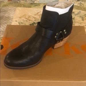 New in the box Korks leather boots